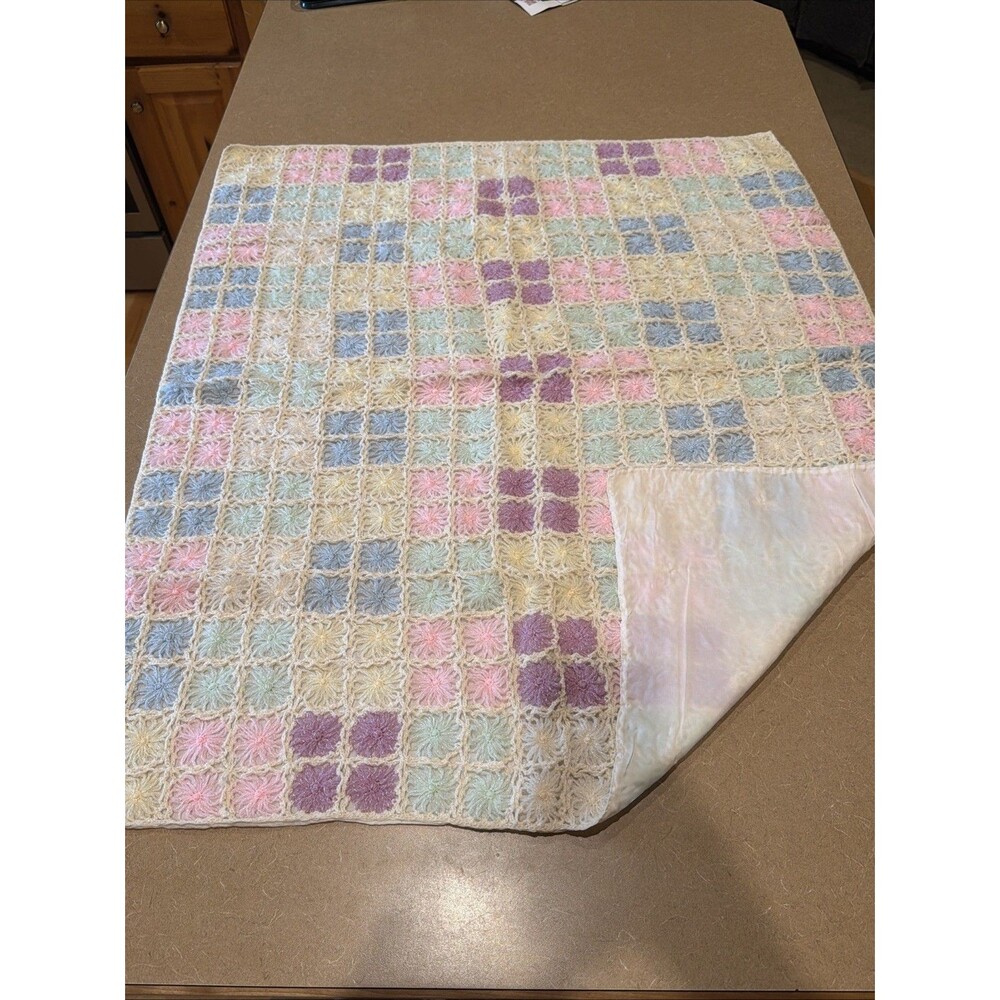 Hand Crocheted Baby Crib Afghan Blanket Flower Pinwheel Granny Square 32x39